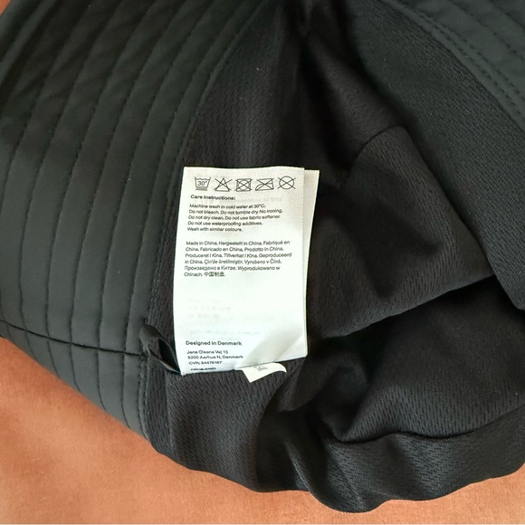 RAINS WINDPROOF UNISEX BUCKET HAT - Picture 2 of 9